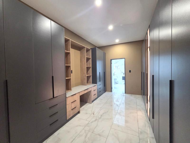 5 Bedroom Property for Sale in The Islands Estates North West